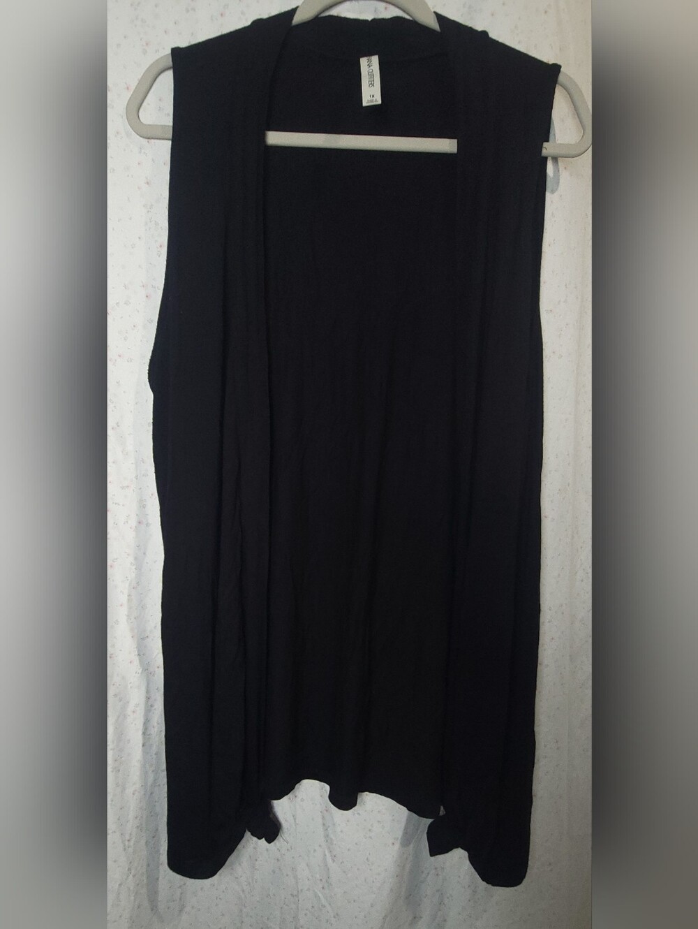 Zenana Outfitters Black Sleeveless Layering Vest